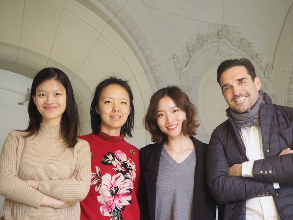 与部分团队成员合照.jpg 与部分团队成员合照.jpg